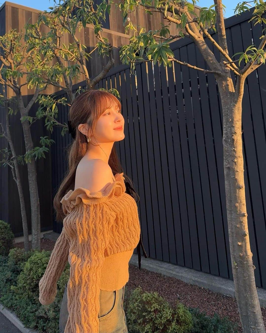 黒田莉来さんのインスタグラム写真 - (黒田莉来Instagram)「最近SHEINであたりだったアイテムたち🐾 @shein_japan   2023 SHEIN Black Friday sale中なので いつもよりさらにお得です🎅🏻  12月末まで使えるクーポンもあるので 是非使ってくださいね♡♡ ■クーポンコード：BFJP621  全アイテム、商品IDも書いておきます✔︎✔︎✨  1〜3枚目：リボンセーター ■商品ID：24573278 ■Size： S, ■Color：Camel   4〜5枚目：ストライプカーディガン ■商品ID：23021425 ■Size： S ■Color： Black   6枚目：ショートパンツ ■商品ID：24659551 ■Size： S, ■Color：Beige   骨格：上半身ストレート、下半身ウェーブ 身長：152cm  試すたび、好きが見つかる。届くたび、好きが増えてく♡  #SHEIN #SHEINforAll #SHEINblackfriday #SHEINGoodFinds #loveshein #saveinstyle#PR#DazyHyunA」11月25日 18時06分 - kuroda_tomatochan
