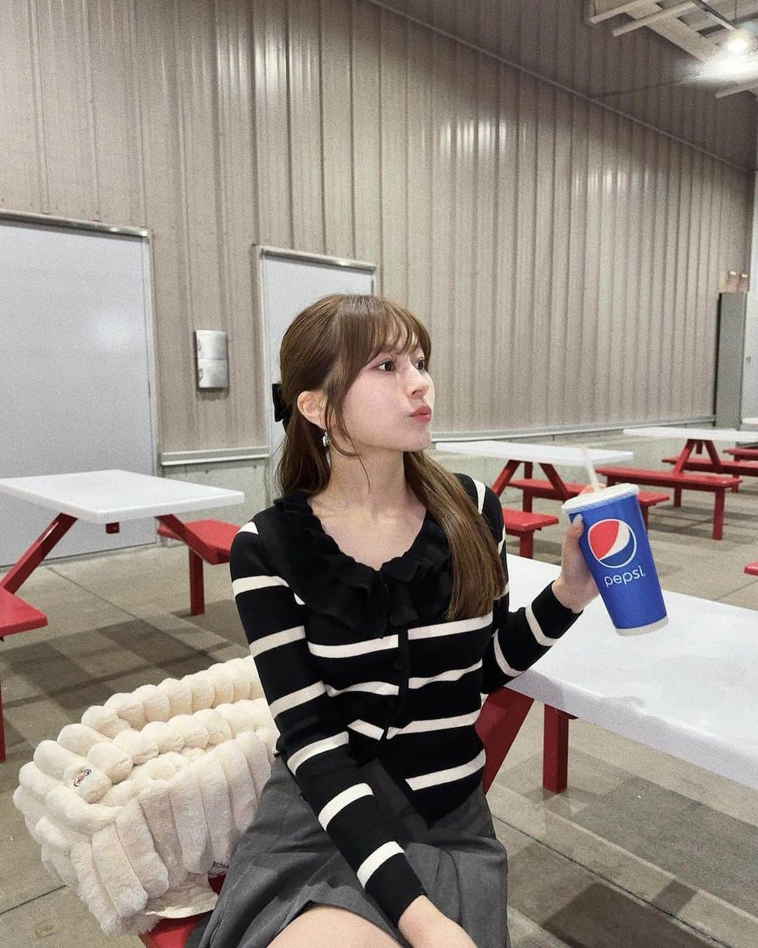 黒田莉来さんのインスタグラム写真 - (黒田莉来Instagram)「最近SHEINであたりだったアイテムたち🐾 @shein_japan   2023 SHEIN Black Friday sale中なので いつもよりさらにお得です🎅🏻  12月末まで使えるクーポンもあるので 是非使ってくださいね♡♡ ■クーポンコード：BFJP621  全アイテム、商品IDも書いておきます✔︎✔︎✨  1〜3枚目：リボンセーター ■商品ID：24573278 ■Size： S, ■Color：Camel   4〜5枚目：ストライプカーディガン ■商品ID：23021425 ■Size： S ■Color： Black   6枚目：ショートパンツ ■商品ID：24659551 ■Size： S, ■Color：Beige   骨格：上半身ストレート、下半身ウェーブ 身長：152cm  試すたび、好きが見つかる。届くたび、好きが増えてく♡  #SHEIN #SHEINforAll #SHEINblackfriday #SHEINGoodFinds #loveshein #saveinstyle#PR#DazyHyunA」11月25日 18時06分 - kuroda_tomatochan
