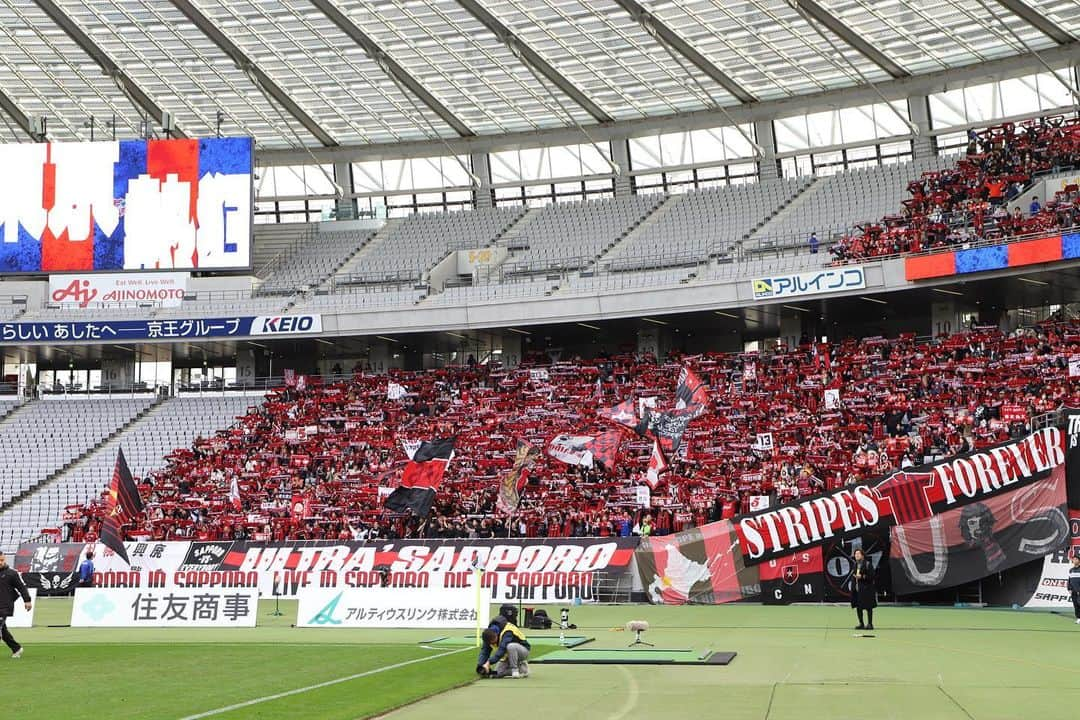 コンサドーレ札幌さんのインスタグラム写真 - (コンサドーレ札幌Instagram)「【2023明治安田生命J1リーグ第33節】  FC東京1-3札幌  アウェイ最終戦を見事勝利で飾りました✨  本日も現地、DAZN、各々の場所からチームへの応援ありがとうございました。  また本試合で #菅野孝憲 選手がJ通算600試合出場を達成🔥  #大森真吾 選手がプロ初ゴール⚽️  #consadole  #コンサドーレ #スパチョーク #青木亮太 #岡村大八 #小柏剛 #浅野雄也 #荒野拓馬 #西野奨太 #田中駿汰 #宮澤裕樹 #中村洞耶  #サポーター #Jリーグ」11月25日 18時14分 - hokkaido_consadole_sapporo