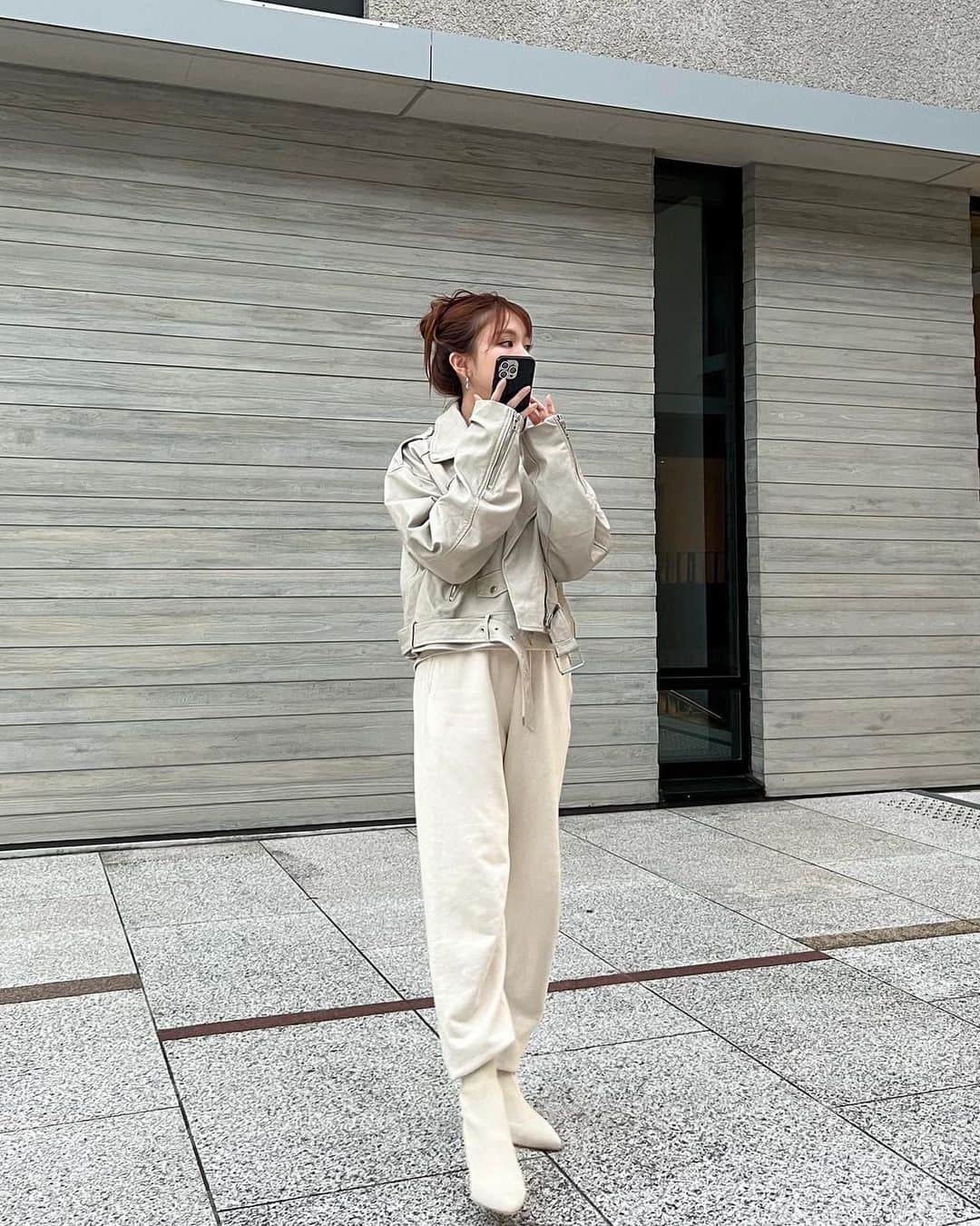 桜井美悠（みゆみゆ）のインスタグラム：「SHEIN購入品 🐚 クーポンコード【 BFJP195 】  高さもあってちいさくてもスタイル良く 見える靴を選んだよ🫶  1枚目ID 21445220 2枚目 ID 22740116  周りの子たちが買ってて 口コミ見たら めっちゃ良さそうで 試してみたら、ほんまに良かった〜💫  使うたびにお気に入りが増えて、届くのが待ち遠しい！ 30万点以上のアイテムが特別価格で手に入るよ〜♩  お買い上げ金額が 1～5,999円まではセール価格より15%OFF 6,000円以上は20%OFFが適用されます♡⃛  クーポン利用期限は〜2024年1月31日まで。  #SHEINblackfriday#SHEINGoodFinds#SHEINforAll#loveshein#ad#saveinstyle#PR」