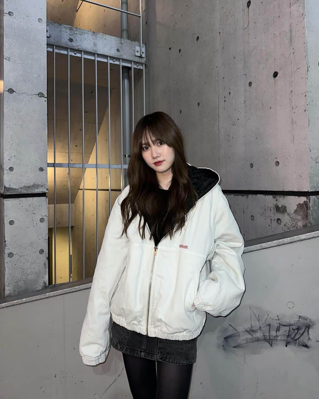 安藤梨花のインスタグラム：「アウターの季節だ🌬」