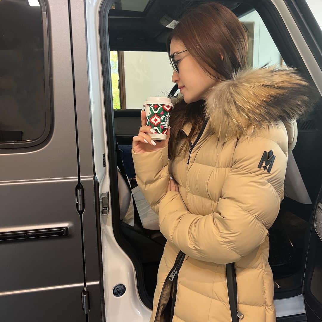 yuukii.iのインスタグラム：「今年のダウンはずっと気になっていた @mackage に🧸🧡  デザインもカラーも迷って迷って迷いましたが 最終的に 最初に欲しい！と思うきっかけだった タキマキさんが着用されてた このデザインに♡  162cmでSサイズにしました🧸  MACKAGE POPUP 10/25(水)~2024/1/30(火)の期間 阪急うめだ本店 4F イットコンテンポラリーで 開催されてます♡  #PR #mackage  #マッカージュ  #ダウン」
