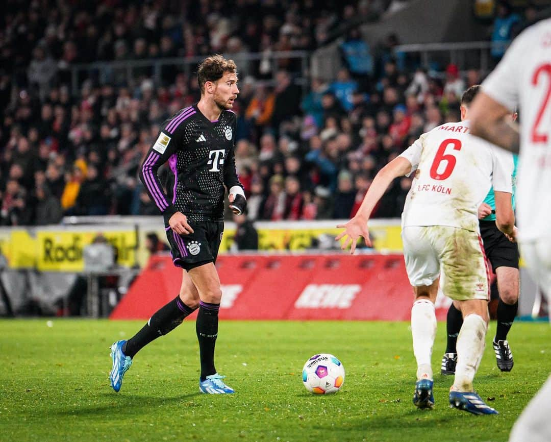 レオン・ゴレツカさんのインスタグラム写真 - (レオン・ゴレツカInstagram)「Sechster Bundesligasieg in Folge auf schwierigem Geläuf 😅 ✔️ Füße hochlegen und Wochenende genießen !! 😎💪🏼 @fcbayern」11月25日 18時28分 - leon_goretzka