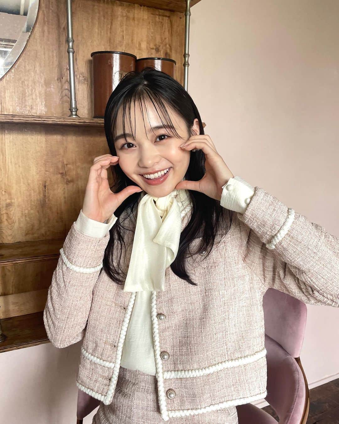 林芽亜里のインスタグラム：「🎀 ⁡ Mary chouchouオフショ🩷 ⁡ ⁡ この衣装がラストカットだったんだけど、 楽しさが滲み出てます🫶笑 ⁡ ⁡ ⁡ 今日からMarychouchouで 私のアクリルスタンドとチェキが当たるキャンペーンも始まったので是非チェックしてね☺️ ⁡ ⁡ ⁡ #林芽亜里 #Marychouchou #Maryのあしもと」
