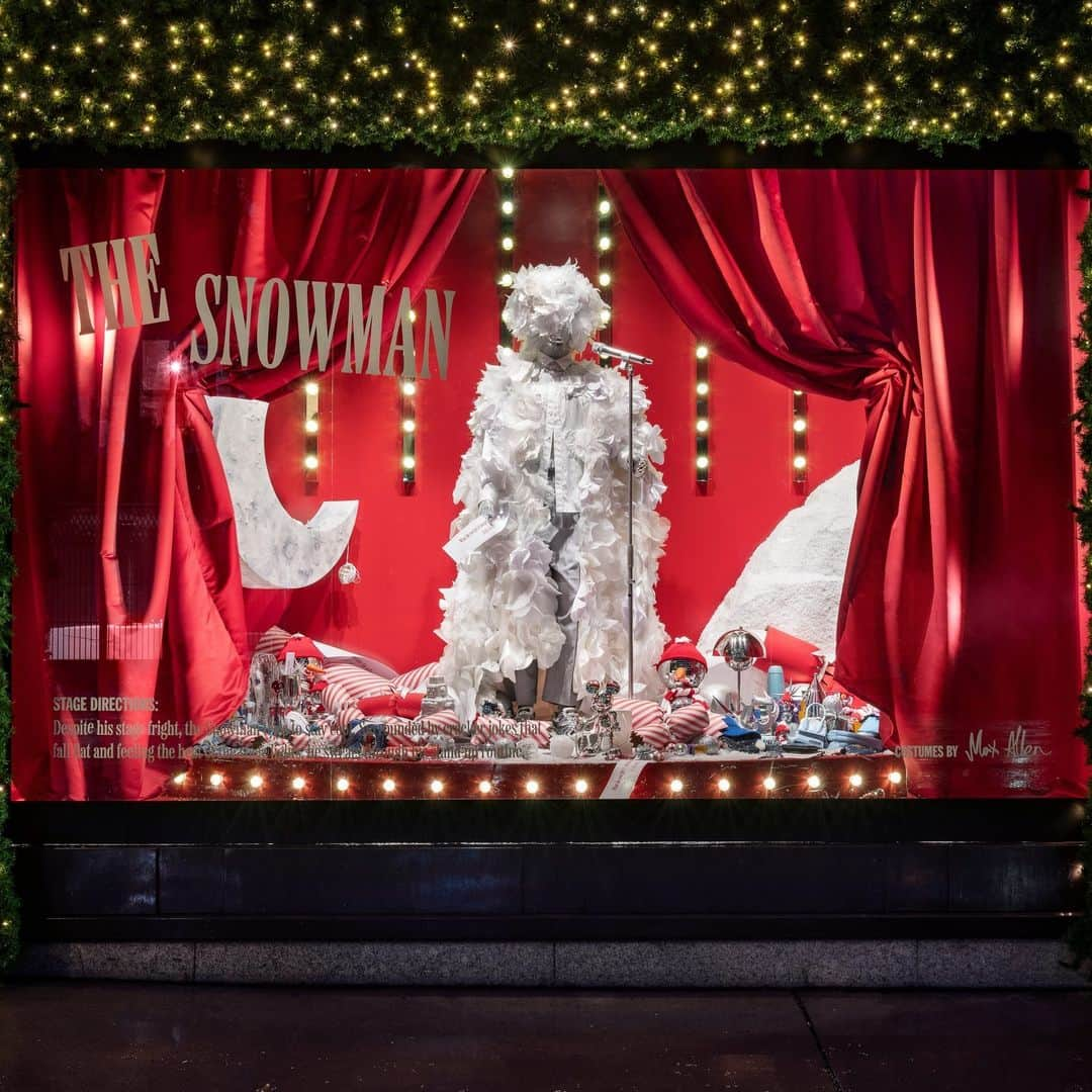 セルフリッジズさんのインスタグラム写真 - (セルフリッジズInstagram)「Your front-row ticket 🎟 • The curtains are up and the stage is set. Plan your visit to see our Showtime! At Selfridges windows and get to know this year's iconic Christmas characters, helping us put on the show of the season.  #SelfridgesLondon #SelfridgesManchesterTrafford #SelfridgesManchesterExchange #SelfridgesBirmingham」11月25日 19時00分 - theofficialselfridges