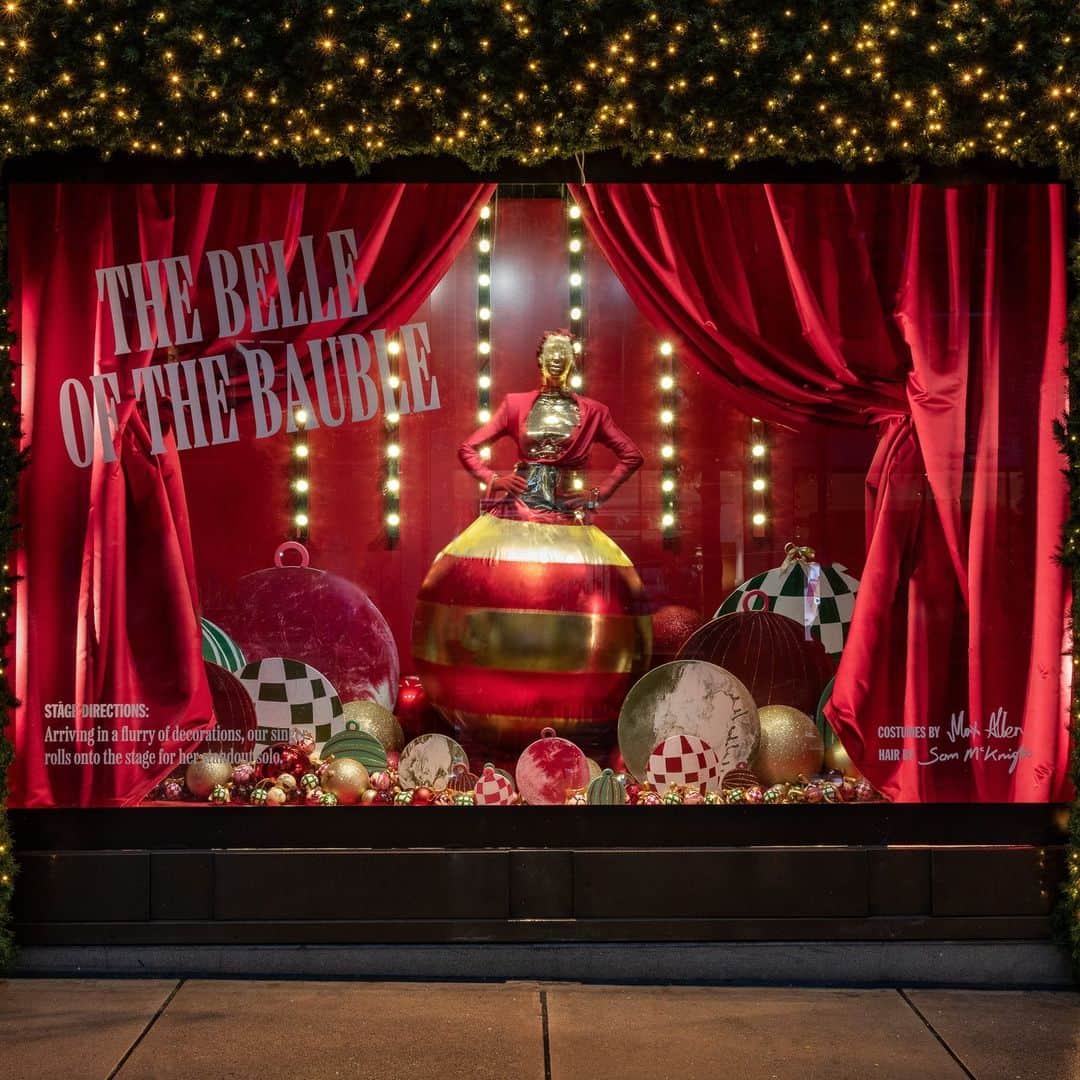 セルフリッジズさんのインスタグラム写真 - (セルフリッジズInstagram)「Your front-row ticket 🎟 • The curtains are up and the stage is set. Plan your visit to see our Showtime! At Selfridges windows and get to know this year's iconic Christmas characters, helping us put on the show of the season.  #SelfridgesLondon #SelfridgesManchesterTrafford #SelfridgesManchesterExchange #SelfridgesBirmingham」11月25日 19時00分 - theofficialselfridges