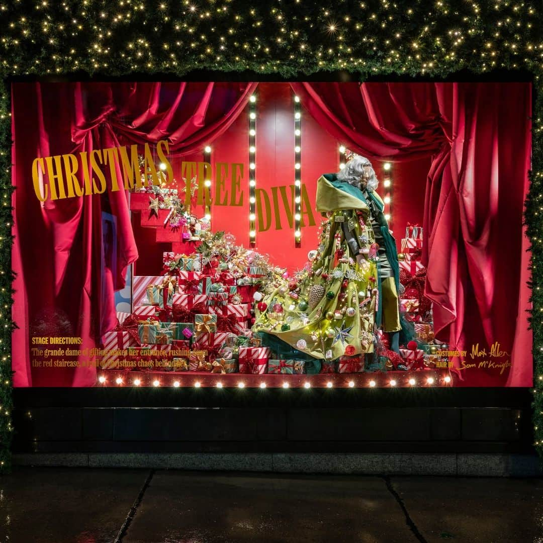 セルフリッジズさんのインスタグラム写真 - (セルフリッジズInstagram)「Your front-row ticket 🎟 • The curtains are up and the stage is set. Plan your visit to see our Showtime! At Selfridges windows and get to know this year's iconic Christmas characters, helping us put on the show of the season.  #SelfridgesLondon #SelfridgesManchesterTrafford #SelfridgesManchesterExchange #SelfridgesBirmingham」11月25日 19時00分 - theofficialselfridges