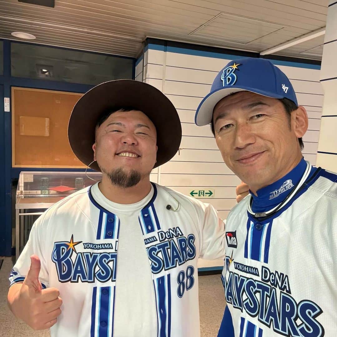 三浦大輔さんのインスタグラム写真 - (三浦大輔Instagram)「.  今日はファンフェス！  金ちゃん！  HIPPYさん！  研二！  ヨ・ロ・シ・ク！！  #ファンフェス #鬼越トマホーク #金ちゃん #hippy #ゴールデンボンバー #樽美酒研二 #横浜denaベイスターズ  #監督 #三浦大輔 #ヨロシク」11月25日 18時32分 - d.miura_official