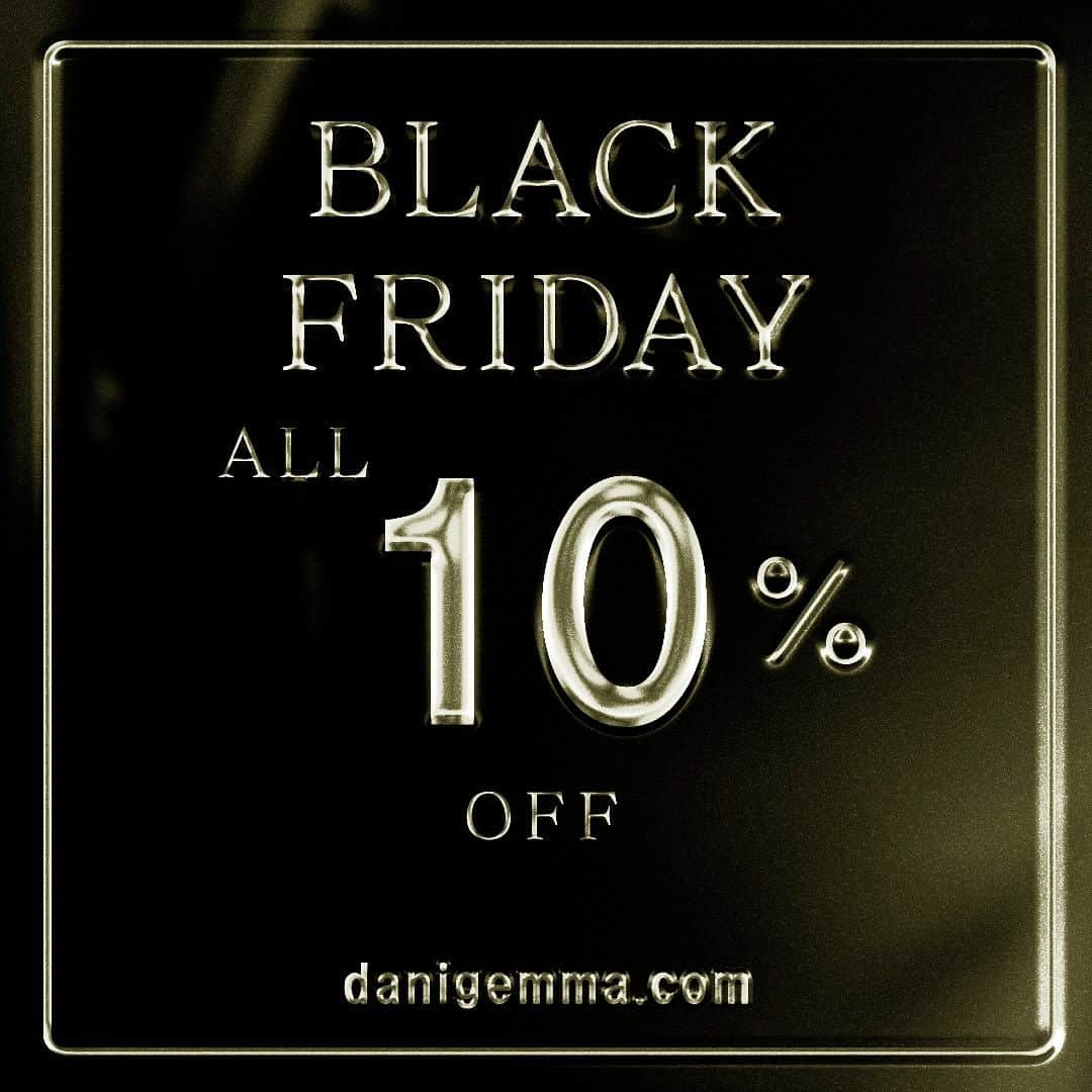 Daniella&GEMMAさんのインスタグラム写真 - (Daniella&GEMMAInstagram)「//BLACK FRIDAY ALL 10% OFF//  11/27(月)23:59までBLACK FRIDAY がスタート。 ONLINE STOREでのお買い物が全品10％OFFとなります！  いよいよやって来る本格的な寒さに備えて、お気に入りのシューズを見つけて足元をアップデートしてみては？ 是非この機会にCHECKしてみてくださいね！  ONLINE STORE danigemma.com  -  #daniellaandgemma#danigemma#shoes#fall#winter#collection#ダニエラアンドジェマ#ダニジェマ#秋#冬#コレクション#blackfriday#sale」11月25日 18時37分 - daniella_and_gemma