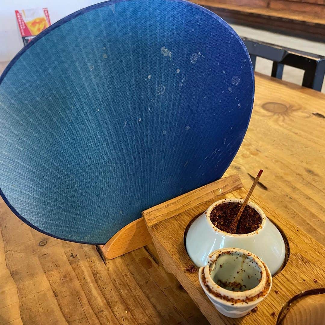 渡部おにぎりさんのインスタグラム写真 - (渡部おにぎりInstagram)「【ほうとう不動】河口湖南店  ・不動ほうとう ・馬刺し ・もつ煮 ・いなり寿し  山梨に遊びに行きました！ 山梨と言ったらやっぱりほうとうという事で食べに行きました！ 具沢山の野菜に味染みるスープ、麺はもっちりで美味しかった！ 寒い時期のほうとうは良いですな〜  #飯テロ#グルメ#日本美食#全国美味いもの巡り#外食#instafood#yuumy#金の国#渡部おにぎり #山梨県#山梨グルメ#ほうとう#馬刺し#もつ煮#いなり寿司」11月25日 18時39分 - watabe_onigiri