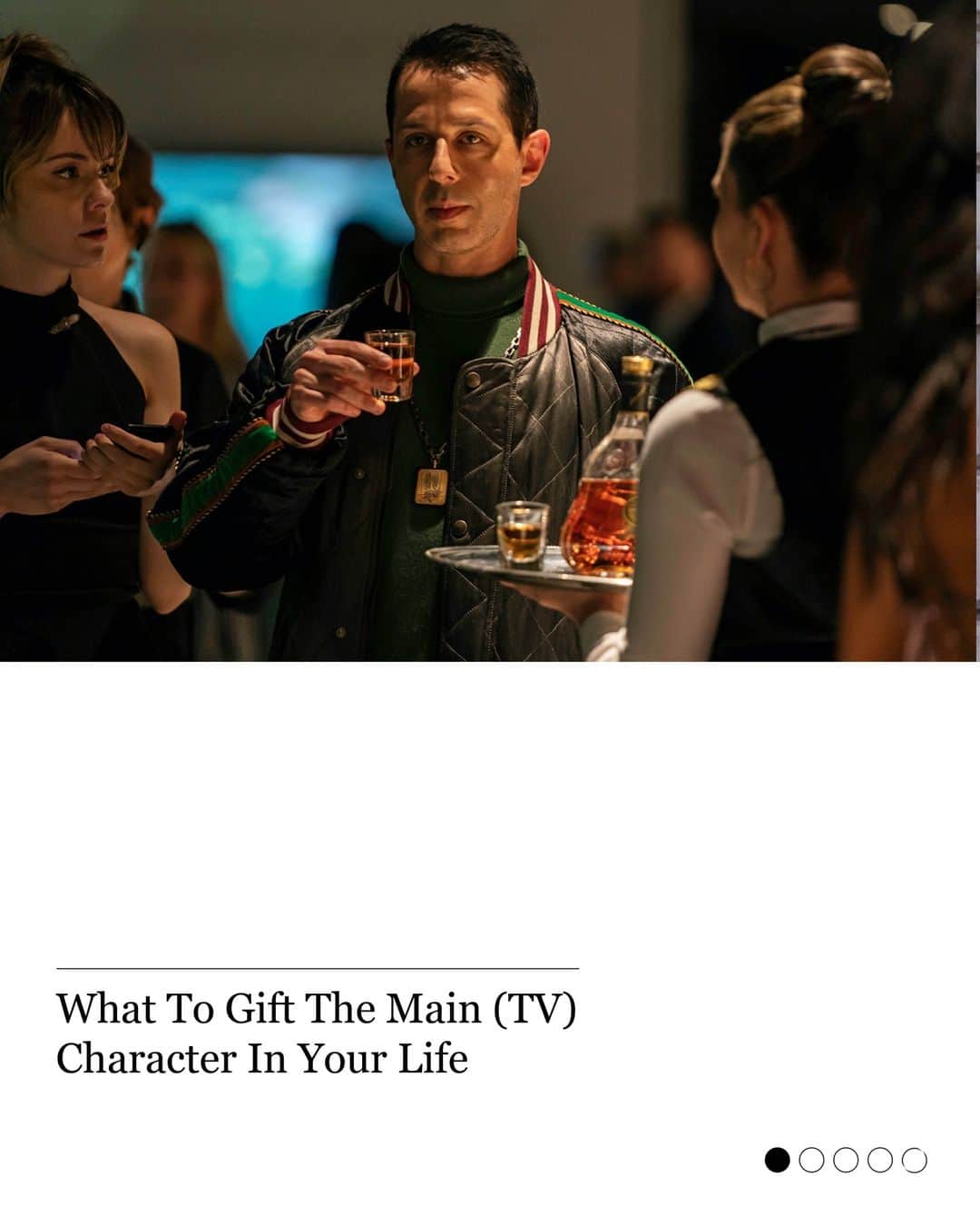 MR PORTERのインスタグラム：「This Week On MR PORTER.  How to dress for the colder months with @mrp. Think on your feet - or theirs - this holiday season. And what to gift the characters of Succession, The Bear and The Last of Us.  Discover the stories you might have missed on The Journal through the link in bio.」