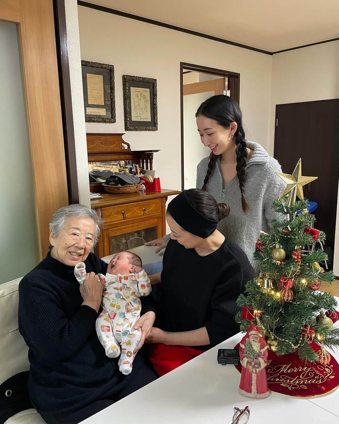 桐島かれんさんのインスタグラム写真 - (桐島かれんInstagram)「ひ孫の誕生をとても喜んでいました。 #桐島洋子」11月25日 18時54分 - houseoflotuskaren