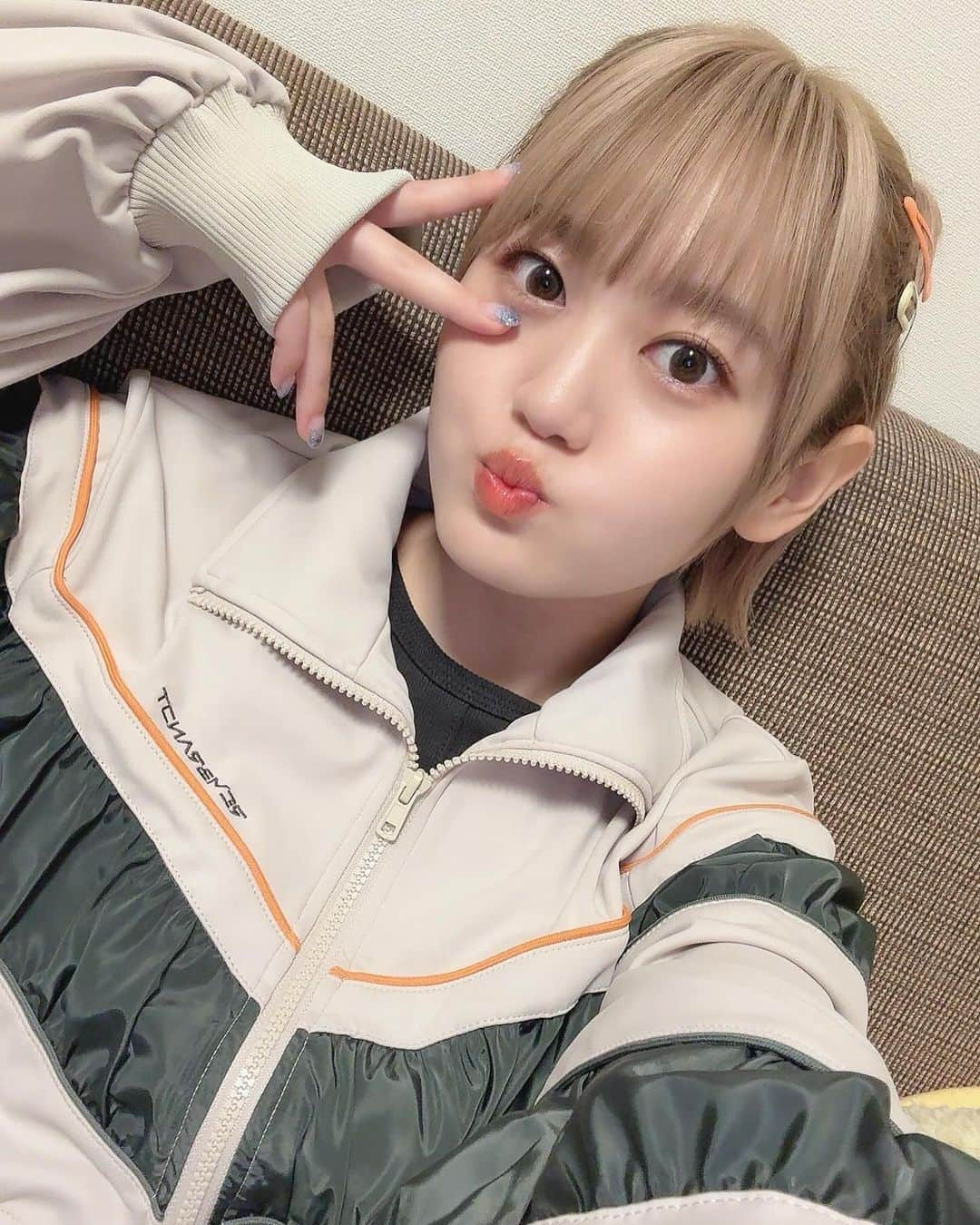 高木美佑のインスタグラム：「おしゃれジャージ🧡  #みゅー服 #ootd #ヘアメイク #しゃんみーてぃんぐ」