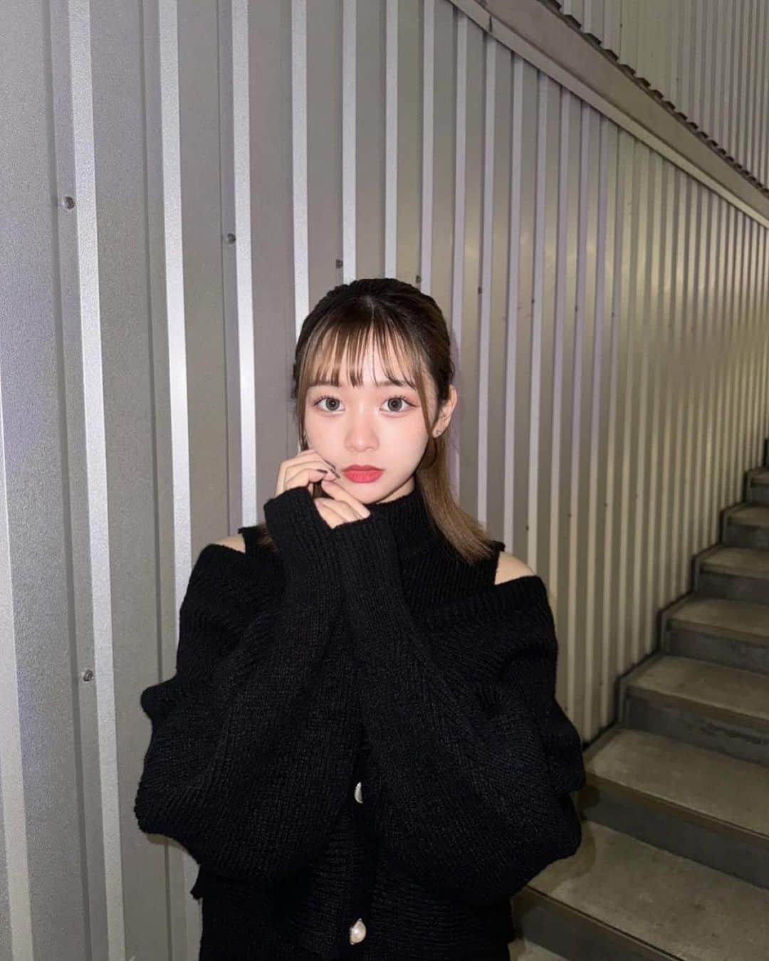 上ノ堀結愛さんのインスタグラム写真 - (上ノ堀結愛Instagram)「• この服めっちゃかわいって褒められたぁ🖤💭  結愛がモデルをさせて貰った しまむらさんのお洋服だよ⭐️  最近お揃い買ったよとか見に行ったよとか 報告たくさん貰う👗💕 ありがとうーーーー！！！  結愛もお気に入りすぎてめっちゃ着てる👌🏻  #しまむら #上ノ堀結愛」11月25日 18時55分 - yua.0201