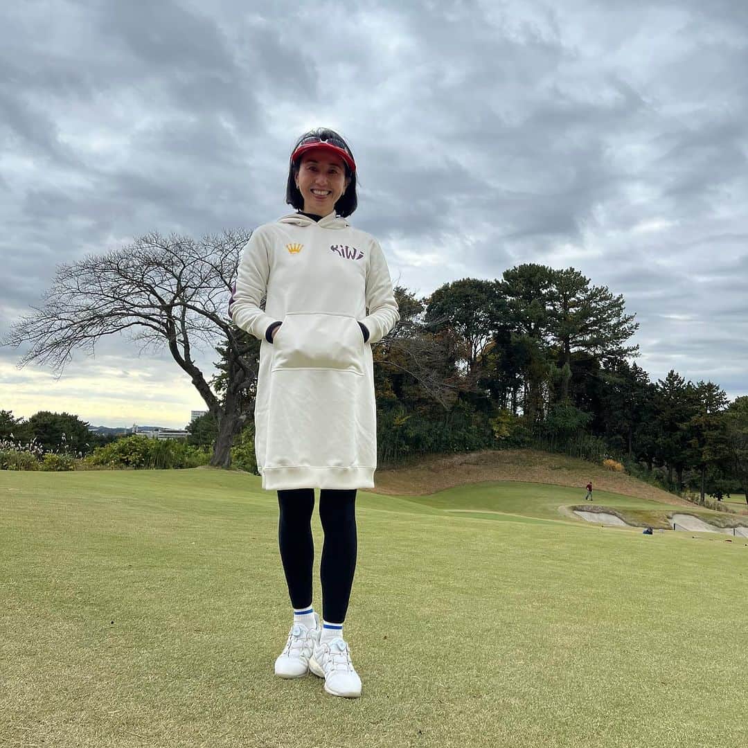 東尾理子のインスタグラム：「冬っぽくなってきましたね❄️ というか、紅葉がやっと綺麗になってきて嬉しい🍁　  #ゴルフ #もみじ #パームスアンドコー」