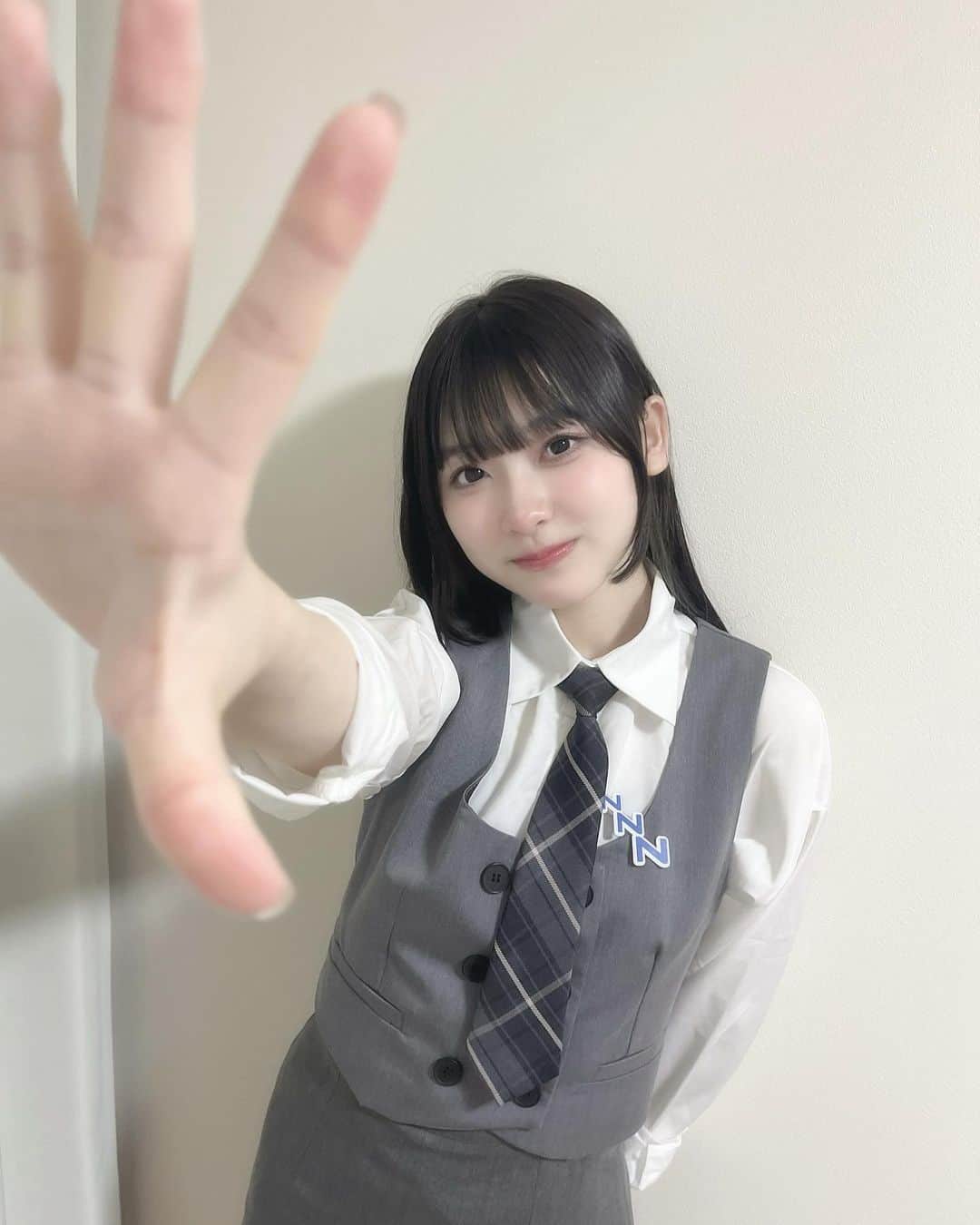 歩花のインスタグラム：「SHEINさんで冬服コーデ組んでみた！！ 制服っぽいコーデお気に入り💤💤  1コーデ シャツ 11068282 ベスト 3762446 ネクタイ5907262 スカート5907262 💤(ピン) 21140027  2コーデ ニット 24029819 スカート 24029819 ピン11994979  3コーデ ブラウス 23124709 スカート 3302776  試すたび、好きが見つかる。届くたび、好きが増えてく。  クーポンコード：BFJP063 クーポンの使用で、お買い上げ金額1～5,999円まではセール価格より15%OFF、6,000円以上は20%OFF！ @shein_japan  #PR #SHEINblackfriday #SHEINGoodFinds #SHEINforAll #loveshein #ad #saveinstyle #DazyHyunA #SHEIN #sheinforall #冬服 #sheinコーデ #OOTD #sheinコーデ」