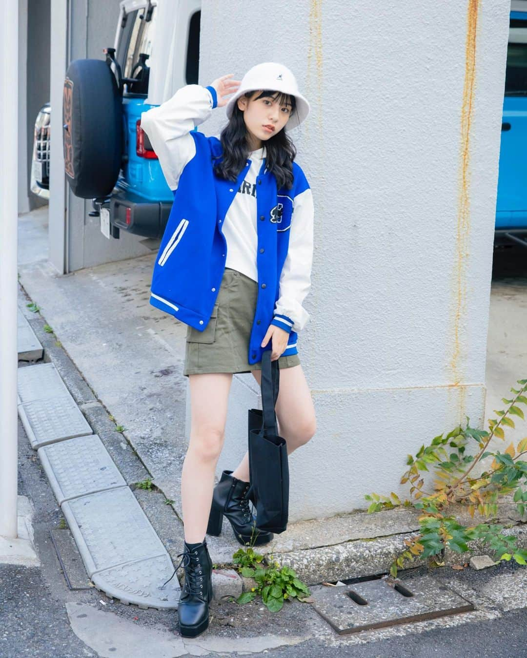 Popteenさんのインスタグラム写真 - (PopteenInstagram)「WEB版Popteen1月号『クリモのキャラ立ち冬私服バトル』特集のアザーカット🩵  自分らしさ&トレンド感のある この冬イチ推しのコーデを披露💫  かにゃはこの冬、ストリートカジュアルでいく🎧  Popteen Mediaのトップページにある投票機能で 一番おしゃれでマネしたいと思ったコーデに投票してね🗳️ 期間は11月30日23:59まで、1日1回投票ができるよ🤲🏻  #Popteen#クリモ総選挙#バトル#クリエイターモデル#かにゃ#今堀奏#私服#冬私服#キャラ立ち#ファッション#PopteenMedia#WEBマガジン#アザーカット」11月25日 19時00分 - popteen_official