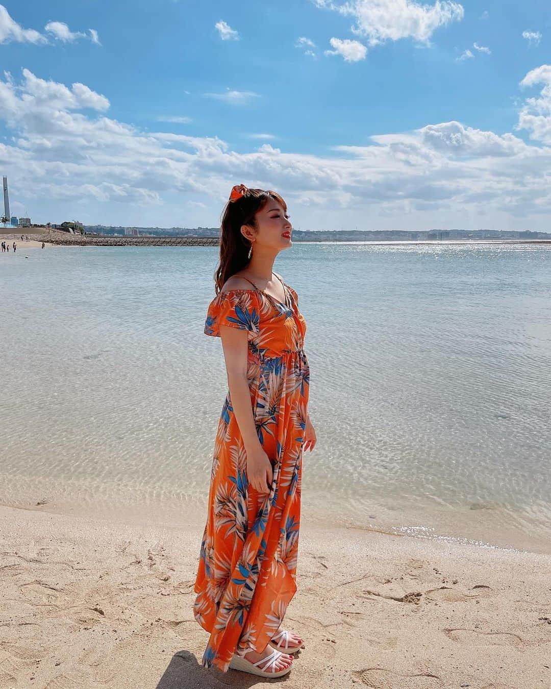 青野美沙稀のインスタグラム：「また沖縄行きたいな〜⛱️  #沖縄 #okinawa #美浜  #アメリカンビレッジ  #アメリカンビレッジ沖縄  #アメリカンビレッジ美浜  #沖縄観光 #アロハワンピ #海」