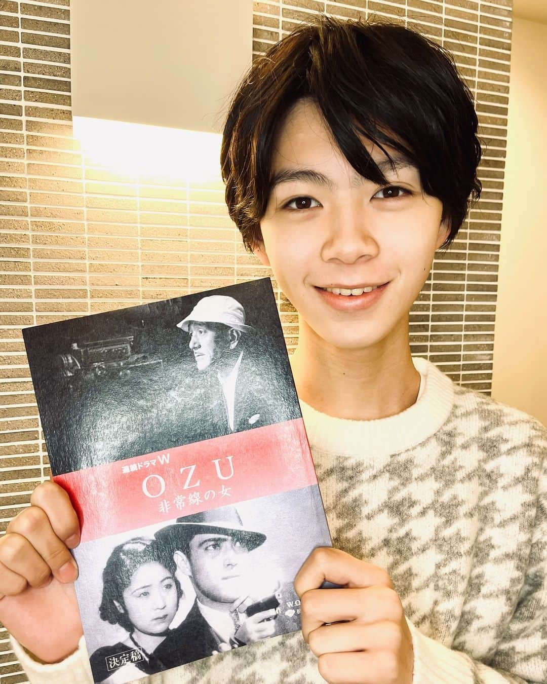 白鳥晴都のインスタグラム：「． 11/26(日)22時〜📺 WOWOWオリジナルドラマ 『OZU』第3話『非常線の女』 に出演させて頂きます✨  また、大好きな松本監督の作品に参加させて頂けて嬉しかったです‼️ キャストの皆さんも凄く優しく声を掛けて下さり、楽しい現場でした😊 ぜひ、ご覧ください🤗  #非常線の女 #前田敦子 さん #高良健吾 さん #松本優作 監督 #白鳥晴都」