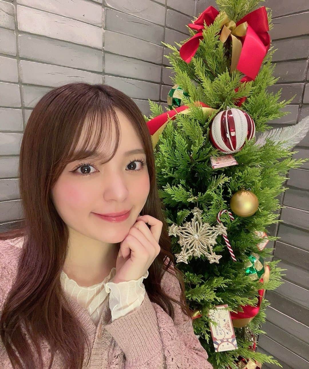 栗原みさのインスタグラム：「. 街はすっかりクリスマスムードだけど、その前にみさの誕生日も忘れないで？🫣🤍笑 . . . #栗原みさ #photo #photooftheday #christmas #selfie #japanesegirl #horrorfan #instagood #followme」