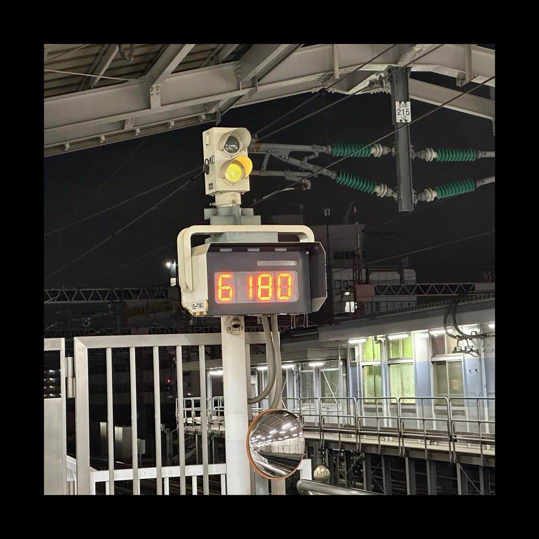 伊藤壮吾さんのインスタグラム写真 - (伊藤壮吾Instagram)「#今日の鉄道 1220番線 広島からの臨時のぞみ180号で帰京。 指定席も自由席も大盛況。 これぞ日本の大動脈。」11月25日 19時07分 - sougo05com_rapid