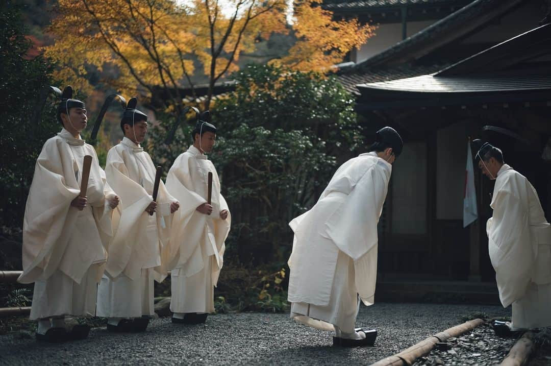 貴船神社のインスタグラム：「新嘗祭 皇室の弥栄と国家、国民の安泰を祈り、そして新穀の収穫に感謝します。宮中では天皇陛下が天照大御神様をはじめ神々に新穀をお供えし、御自身もお召し上がりになります。」