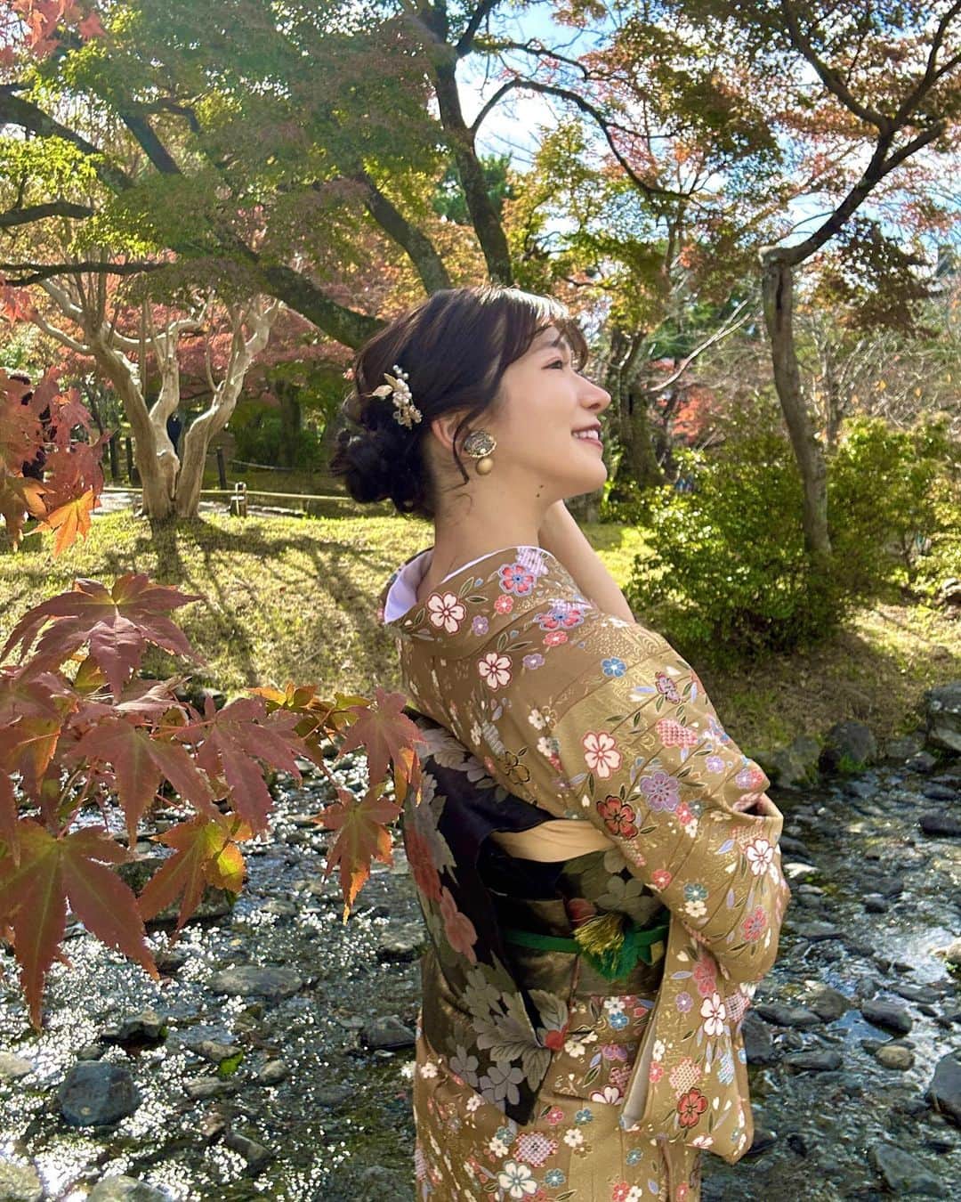 渚志帆さんのインスタグラム写真 - (渚志帆Instagram)「京都で素敵なお着物着たよ👘  アンティークな雰囲気でシックに大人っぽく🧚‍♀️💫  ゴールド系お着物、初めて着てすごく新鮮でした🌱」11月25日 20時00分 - totsuka_ruu