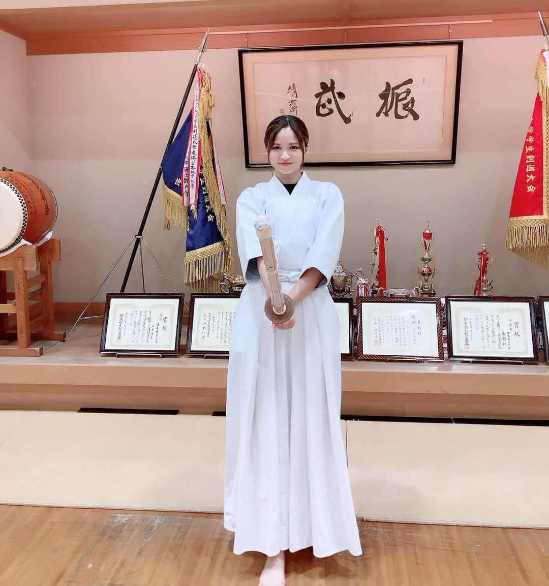 小市眞琴のインスタグラム：「本日の衣装🗡️ るろうに剣心の取材で、 日本体育大学さんの剣道体験に行ってきました！ 白い胴着、初めて着させて頂きました❕ カッコよかったー！ めーーーーん！！！！！！！！」