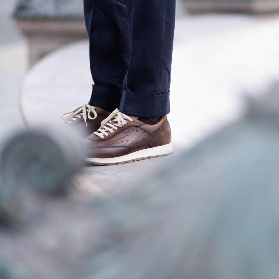 コルテさんのインスタグラム写真 - (コルテInstagram)「Elevate your casual style one step at a time with the Carl in Old Wood patina!  www.corthay.com #corthay #sneakers」11月25日 19時27分 - maison_corthay