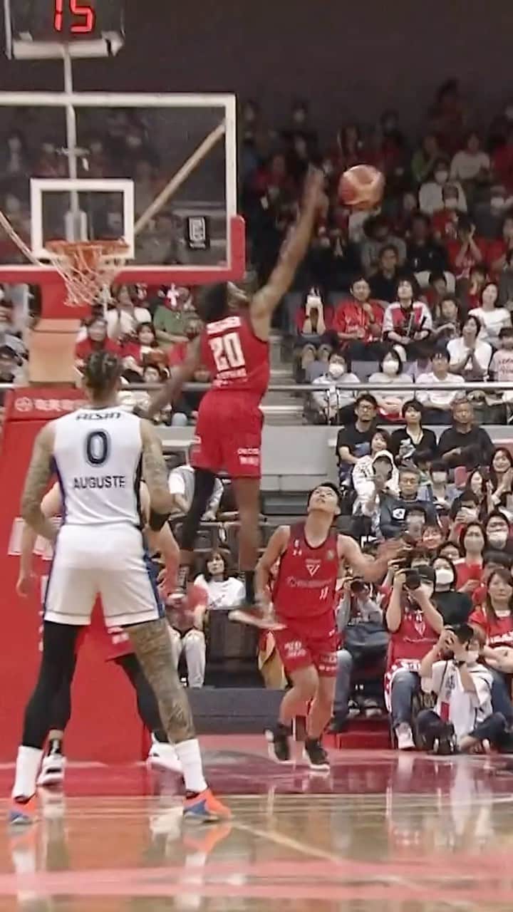 のインスタグラム：「背中にターボジェット搭載してる!?🚀  千葉J#20 #ディージェイステフェンズ（SF・PF｜198cm）  #千葉ジェッツ #Ｂリーグ」