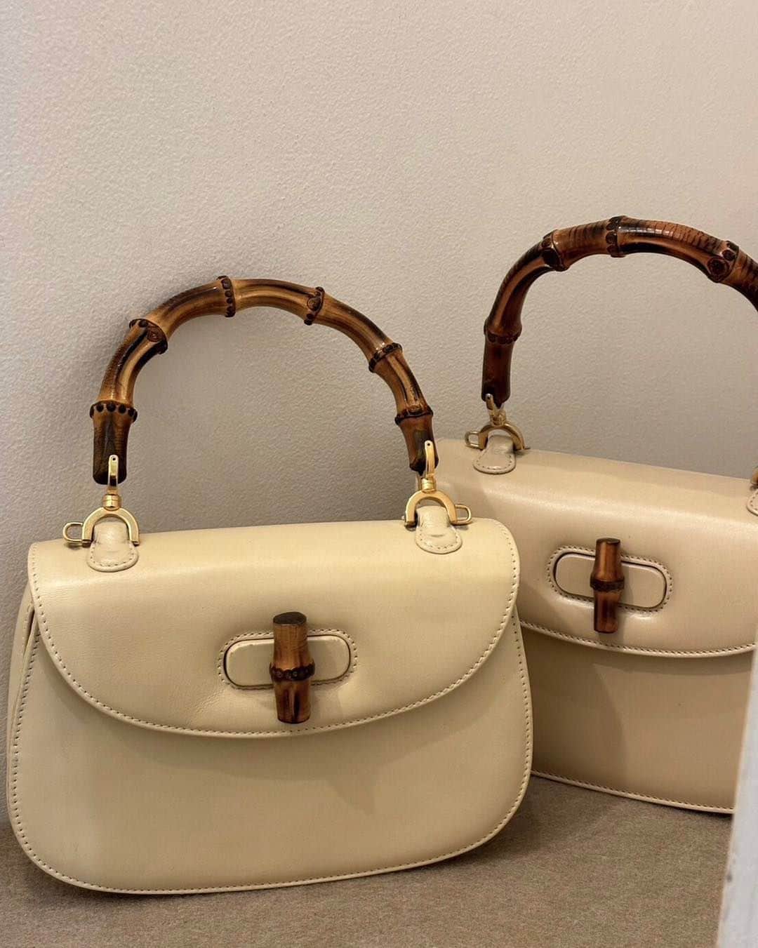 Ｈedyのインスタグラム：「. ［Left］ GUCCI バンブーターンロック2Wayハンドバッグ 品番:H23110003G  ［Right］ GUCCI バンブーターンロック2Wayハンドバッグ 品番:H23110005G  ※2点共WEB掲載予定  For free overseas shipping services, please visit global website.（www.hedyjp.com）  @hedy_daikanyama @hedy_osaka_ @hedy_fukuoka @hedy_fashion  #hedy #hedy_japan #hedy_vintage  #vintageshop」