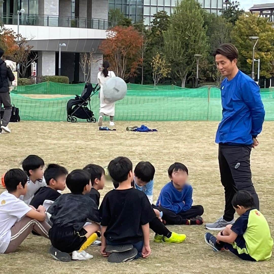 福西崇史さんのインスタグラム写真 - (福西崇史Instagram)「. アシックス豊洲公園サッカー教室⚽️ . ちょっと寒くなってきたけど、元気にチャレンジ⚽️ みんなやればできる💪 . #アシックス #asics #豊洲公園 #サッカー教室 #福西崇史 #チャレンジ #笑顔 #成長 #子供達 #soccer」11月25日 19時25分 - takashi_fukunishi