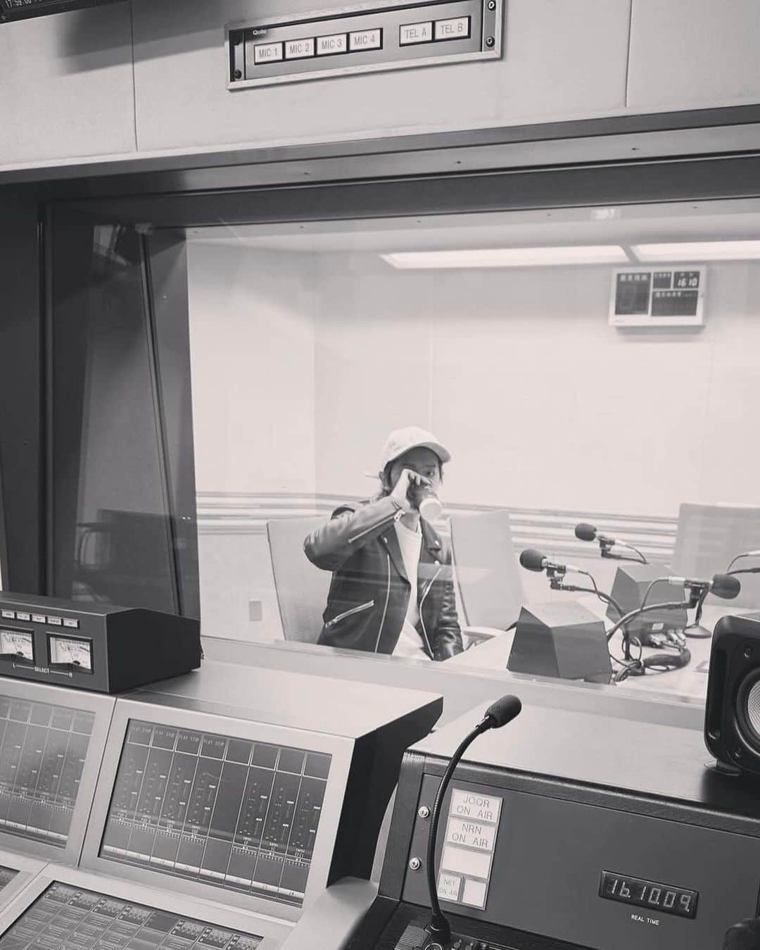 小山慶一郎さんのインスタグラム写真 - (小山慶一郎Instagram)「⁡ Radio 📻 I was recording my radio show. ⁡ jacket / @loewe #koyama_style」11月25日 19時31分 - keiichiro.koyama