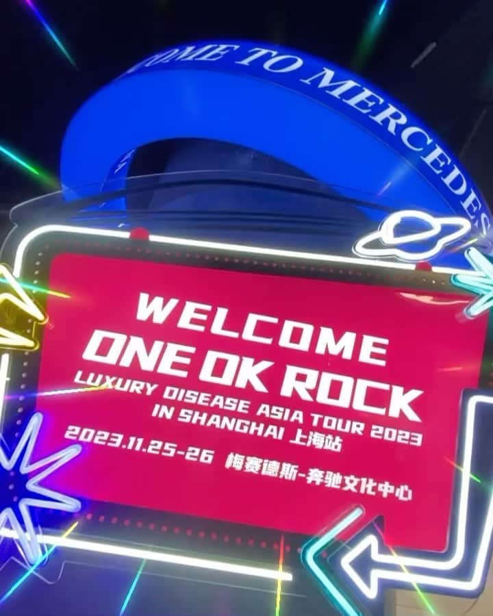 橋本塁のインスタグラム：「【ONE OK ROCK SHANGHI】 本日と明日の現場は上海メルセデスベンツアリーナでのONE OK ROCK 「LUXURY DISEASE ASIA TOUR2023」ライブ撮影！ 今日も今日とてヴァシャっと撮るど！  今天和明天的现场在上海梅赛德斯-奔驰竞技场拍摄ONE OK ROCK“LUXURY DISEASE ASIA TOUR2023”现场!  今天也拍得很快！  #サウシュー　#soundshooter #luxurydisease  #asiatour #oneokrock #ワンオク　#ワンオクアジアツアー　#OOR 　#shanghai #上海」