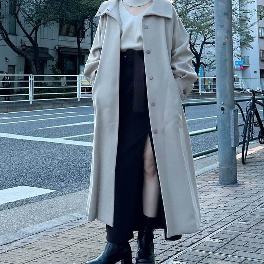 MURUAさんのインスタグラム写真 - (MURUAInstagram)「✔︎ recommend outer☃️❄️  今年のアウターはもうGETした❓  #2WAYショートダウン L/GRY.BLK.WINE #スタンドカラーコート IVO.BLK.BLU.MOCA  アイテムの詳細は商品タグ or @murua_official のTOPのURLからチェック👀  全国のstaffのスタイリングはこちらから ▶︎ @murua_by_staff   #murua #murua_snap #fashion #fashionista #coordinate #ootd #ootdfashion #ファッション #コーディネート #今日のコーデ #ムルーア #モード #モード系 #モード系女子 #モード系ファッション #カジュアルコーデ #大人カジュアル #カラーコーデ #ブラックコーデ #autumn #秋 #秋コーデ #冬コーデ #冬服 #ムートンコート #ショート丈コート#ダウン」11月25日 19時34分 - murua_official