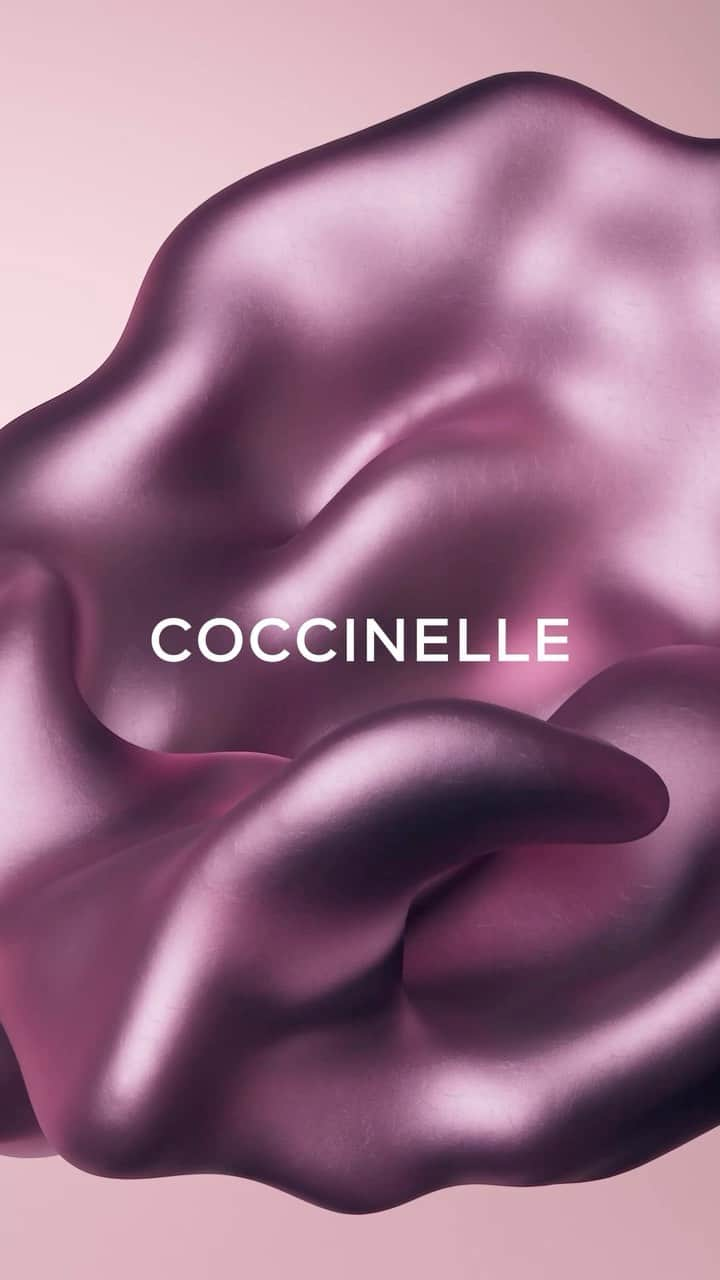 コチネレのインスタグラム：「Step into the extraordinary!   Watch the reveal of the captivating journey behind the creation of our beloved Coccinelle Himma bag  Produced by @cactusdigital   #CoccinelleHimma #FW23」