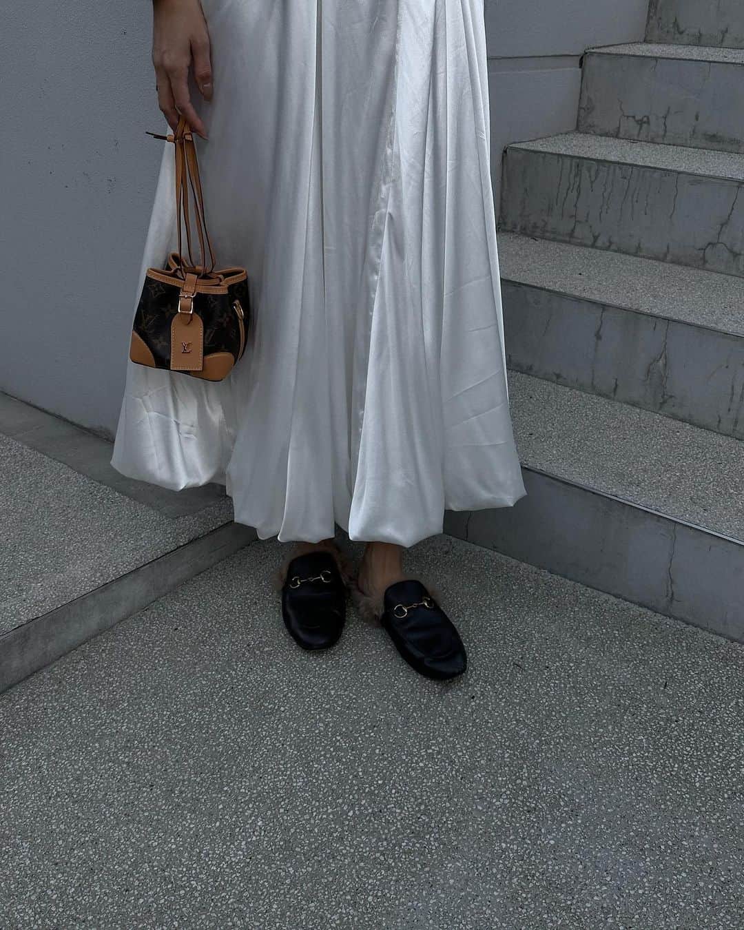 Kanna♡Ivyさんのインスタグラム写真 - (Kanna♡IvyInstagram)「いつかのホワイトコーデ  サテンスカートの裾バルーンがかわち🤍  @_elis.official」11月25日 19時35分 - kkkkkkanna