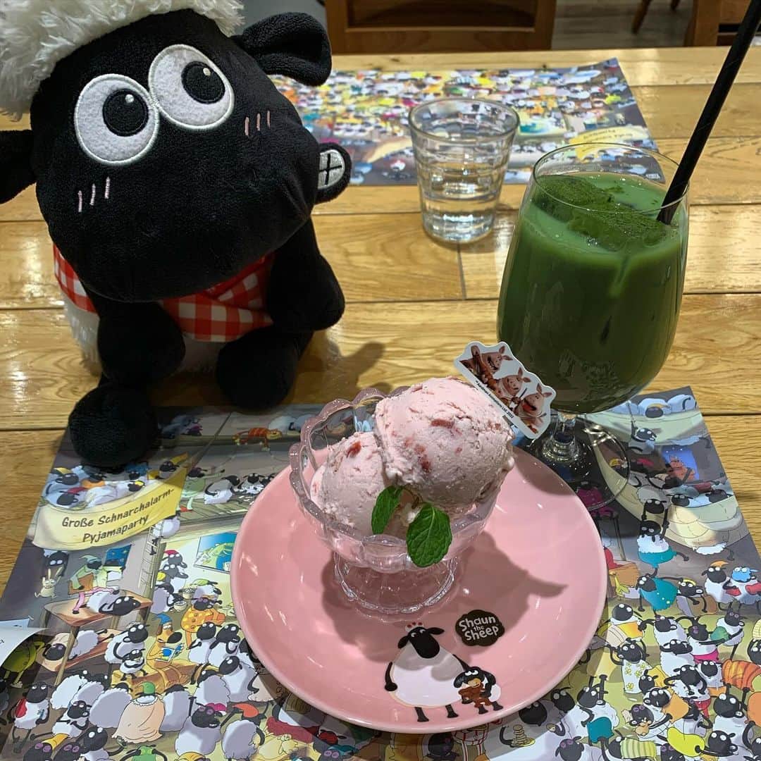木村圭作のインスタグラム：「👓眼鏡が壊れたので新調した。 眼鏡が出来上がるまで、妹の勤めるお店でお茶してきた。 ‥か、可愛すぎる。😅」