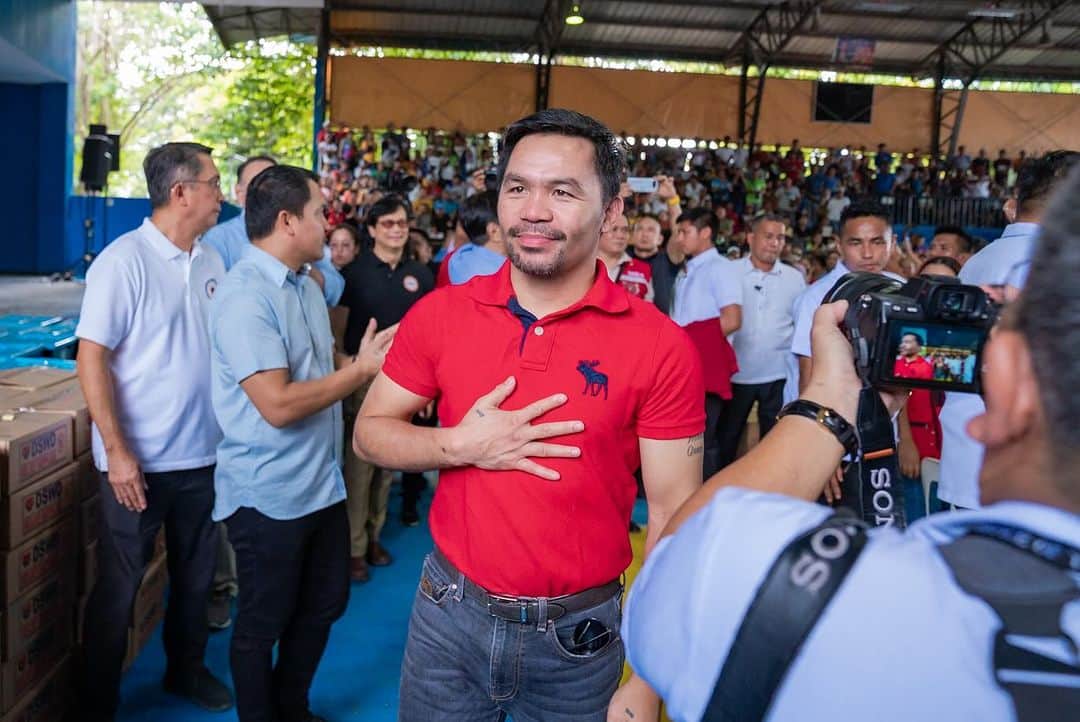 マニー・パッキャオさんのインスタグラム写真 - (マニー・パッキャオInstagram)「We deeply appreciate the attention and support extended by President Ferdinand Marcos, Jr. @bongbongmarcos and various government agencies to Sarangani Province and General Santos City on the aftermath of the 6.8 magnitude earthquake that hit our region. During the Situational Briefing, he assured Gov. Rogelio D. Pacquiao, Gensan Mayor Lorelie G. Pacquiao, Glan Mayor Tata Yap, Jr, Malapatan Mayor Jun Sumbo, that the national government will ensure the rehabilitation of the affected areas. We are grateful for all the help for our constituents as we remain resilient and hopeful amidst the challenges.」11月25日 19時41分 - mannypacquiao