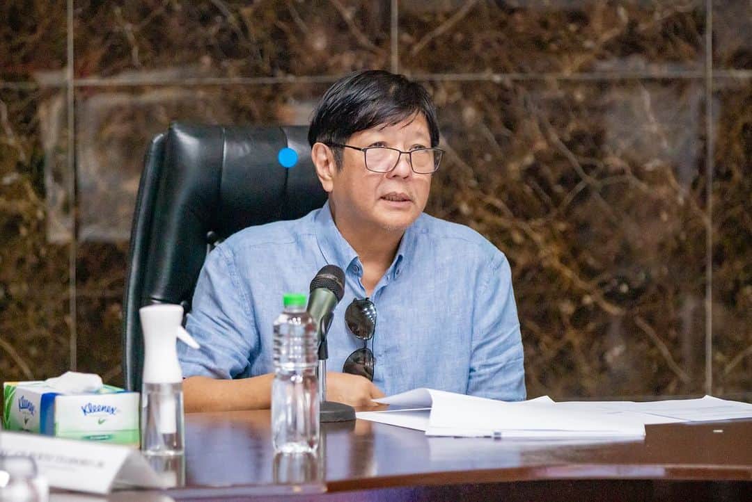 マニー・パッキャオさんのインスタグラム写真 - (マニー・パッキャオInstagram)「We deeply appreciate the attention and support extended by President Ferdinand Marcos, Jr. @bongbongmarcos and various government agencies to Sarangani Province and General Santos City on the aftermath of the 6.8 magnitude earthquake that hit our region. During the Situational Briefing, he assured Gov. Rogelio D. Pacquiao, Gensan Mayor Lorelie G. Pacquiao, Glan Mayor Tata Yap, Jr, Malapatan Mayor Jun Sumbo, that the national government will ensure the rehabilitation of the affected areas. We are grateful for all the help for our constituents as we remain resilient and hopeful amidst the challenges.」11月25日 19時41分 - mannypacquiao
