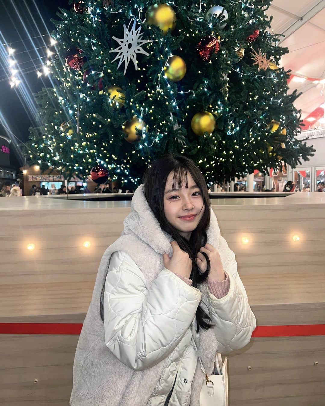 りなのインスタグラム：「今年初クリスマスツリー🎄♡  #Popteen #Popteen専属モデル #PureGi #クリスマスツリー #黒髪 #fyp」