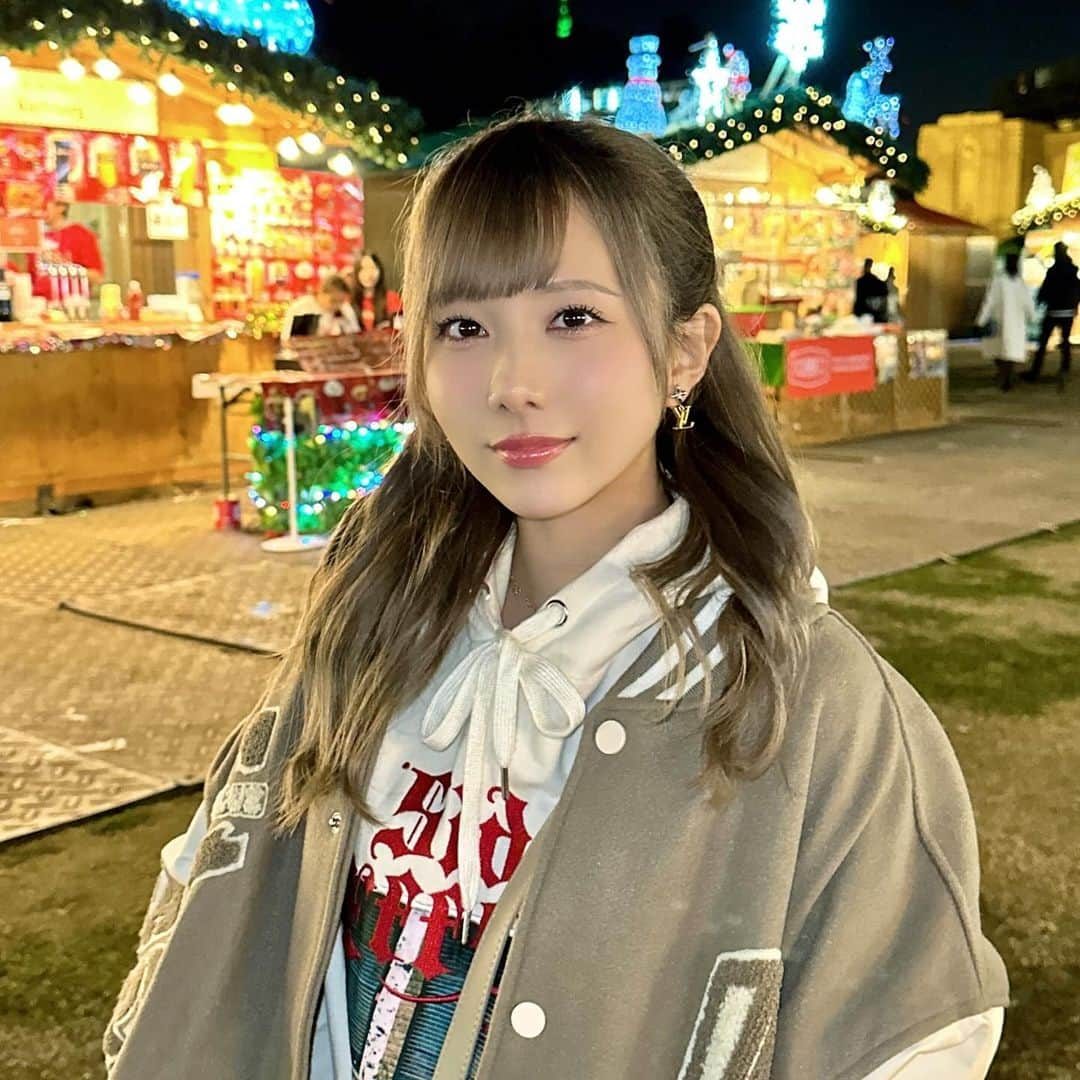 きりたんぽさんのインスタグラム写真 - (きりたんぽInstagram)「クリスマスぴすと 先取りしてきちゃった🎄🥰 ビール‼️デカビール‼️ ビールが世界を救う‼️  #今年は明治神宮外苑でクリスマスマーケット  #年々クリスマス始まるの #早い気がする #あと毎年福袋の販売って早くないか？」11月25日 19時48分 - kiritampopopo