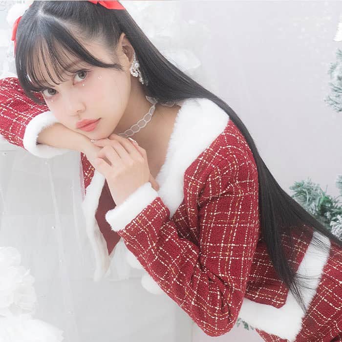 シュガーのインスタグラム：「sugarnine×LARME🎄🤍  レッドサンタコレクション♥️ クリスマスの王道レッドサンタ🎅✨ あなたはどれを選ぶ？  * * * * * * * * * * * * * * * * * *  🔍ツイードジャケットセットアップ No.8051SBdzj * * * * * * * * * * * * * * * * * *  #サンタコスチューム #コスチューム #サンタクロース #サンタコスプレ #クリスマス #クリスマスイベント #クリスマスパーティー #コスプレ #cosplay #コスプレ通販 #santaclaus #christmas #christmasparty #サンタ買うならシュガー #キャバドレス通販 #キャバ通販 #ドレス通販 #ドレスショップ」