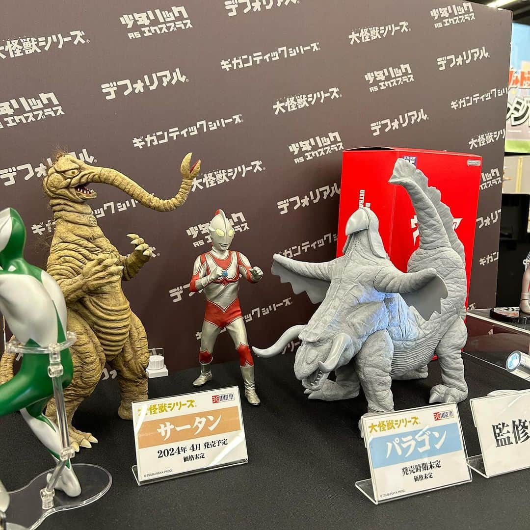 なべやかんさんのインスタグラム写真 - (なべやかんInstagram)「TSUBURAYA CONVENTION 2023  怪獣仲間に大勢会いました。 欲しい怪獣が沢山あったな。  #tsuburaya #ツブコン #怪獣 #円谷プロ #欲しい物だらけ」11月25日 19時49分 - yakan_nabe