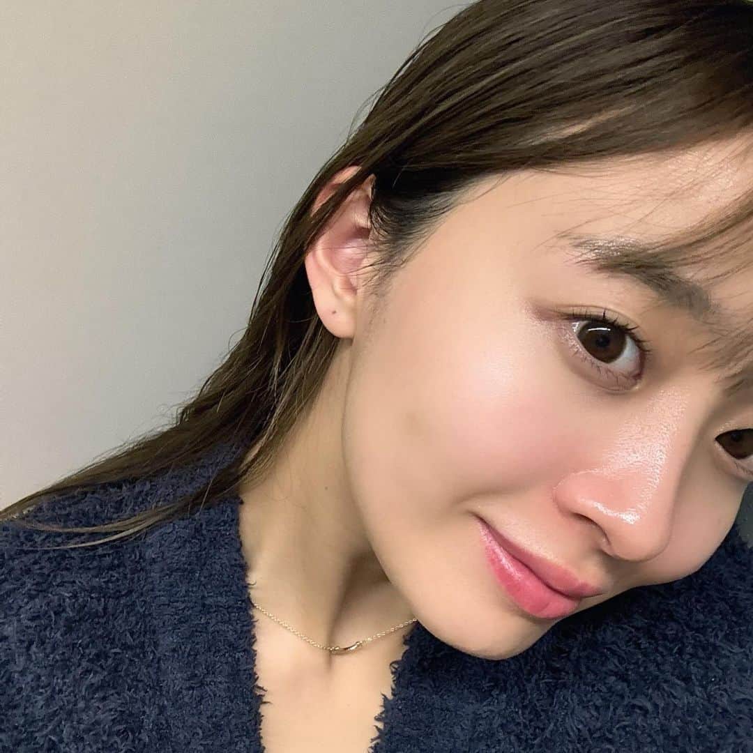 渡邉幸愛さんのインスタグラム写真 - (渡邉幸愛Instagram)「セルフケアグッズもゲットしました☺️  ・フェイシャルマスク ・美白クリーム ・洗顔 ・シカリペアクリーム ・日焼け止めクリーム  25歳になったからお肌にも 力入れないとなぁって思ってたタイミングで 韓国旅行が決まって✈️  綺麗にしてもらったので！  今度はキープできるように セルフケアも頑張ります♡♡  #ラミチェコスメ」11月25日 19時51分 - koume_watanabe.official