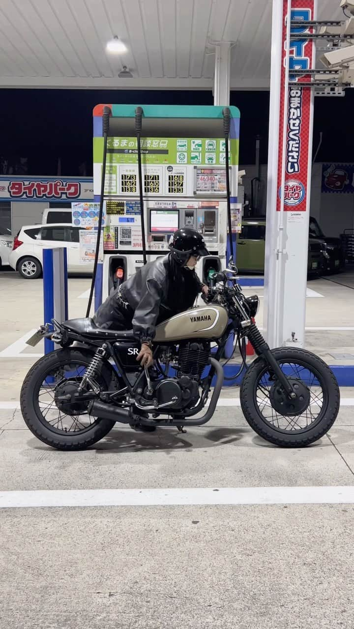 エムエムのインスタグラム：「電熱グローブ欲しい！手が寒い！  #sr400#custombike#bikegirl #カスタムバイク#バイク」