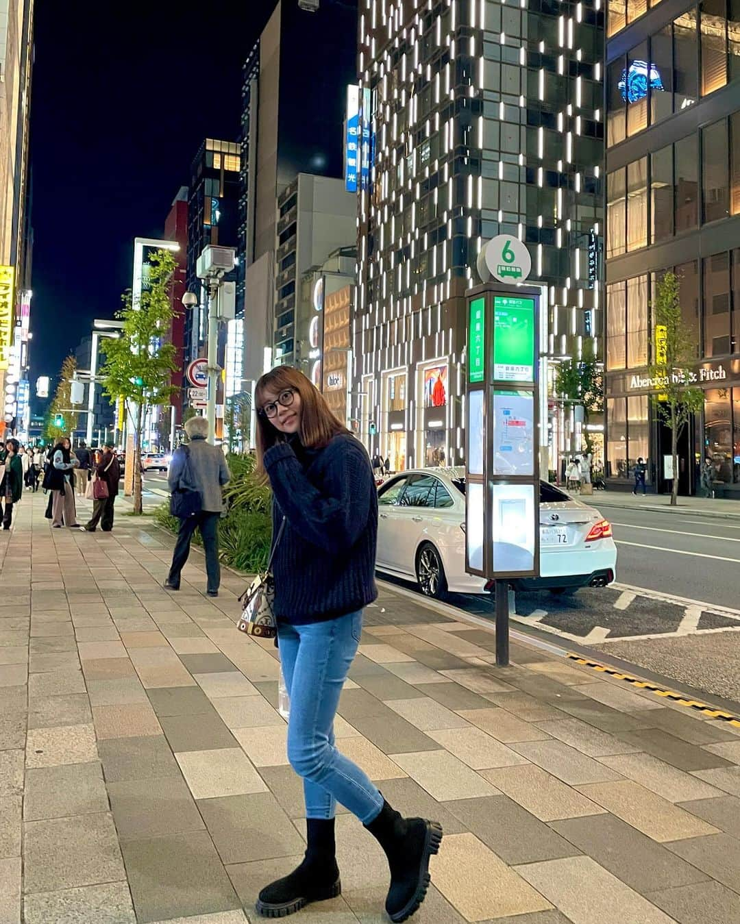 指出瑞貴のインスタグラム：「Beautiful night in Ginza.   夜の銀座は綺麗だった🫶🏼💜  最近ショートからミディアムロングになってきました😍  頭皮と髪に優しい kinujo のドライヤー♡ スリムでとても静か。撮影終わりの深夜帰宅してからのお風呂後でも、音を気にする事なく、しかも速乾なの嬉しい🥺 ロケにも持っていけるサイズでgood👌  韓国で話題のヴィーガンブランド #yulip の、セラム 水分量最高って感じにお肌もちもちです💜 ハードスケジュールでも負けない！笑 朝夜使い分けて、贅沢に😙  #euyira のピンクパウダースポットパウダー 敏感肌向けのスキンケア。私は寝る前、お肌の気になる所につけてます🩵  最近お肌もヘアーも調子良くて嬉しい！ このケアたちのおかげ😌🫶🏼  #絹女 #kinujo #ドライヤー #ヘアーアイロン #美容 #ユーリップ #チリサンセラム #バランスセラム  #euyira #Qoo10 #メガ割 #韓国コスメ #韓国スキンケア #pr」