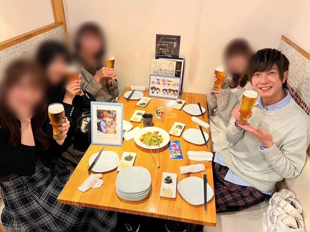 田村侑久さんのインスタグラム写真 - (田村侑久Instagram)「#アサヒビール #1000人乾杯チャレンジ 田村発案企画当選者と乾杯2組目🔥  婚約祝いの会にお邪魔してきましたー🍺 長年ボイメンを応援してくれているファンの子が婚約だなんて僕も自分のことのように嬉しかったです😍 あといろいろファンの方目線の気持ちも聞けて勉強になりました☺️ 残り２６４人！ #PR」11月25日 19時58分 - boymen_tamura