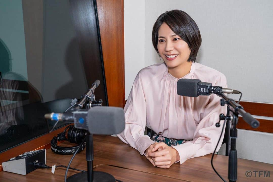 松下奈緒さんのインスタグラム写真 - (松下奈緒Instagram)「こんばんは！ 東京FM『Grand Seiko presents My time My story』 11月のゲストは玉山鉄二さんをお迎えしました。  ドラマの現場でお会いした時には聞けなかったお話もたくさんしてくださいました。 心躍ったミスチルの思い出のお話も可愛くて楽しかったですし、お父様とのお話も素敵でした。 また、お会い出来る日を楽しみにしております。 ありがとうございました！  皆さんの心躍った瞬間はどんな時ですか？  来月のゲストは石黒賢さんです😊 また来月もお楽しみに♫  #TFM #grandseikopresents #mytimemystory #松下奈緒」11月25日 20時00分 - matsushita_nao_official