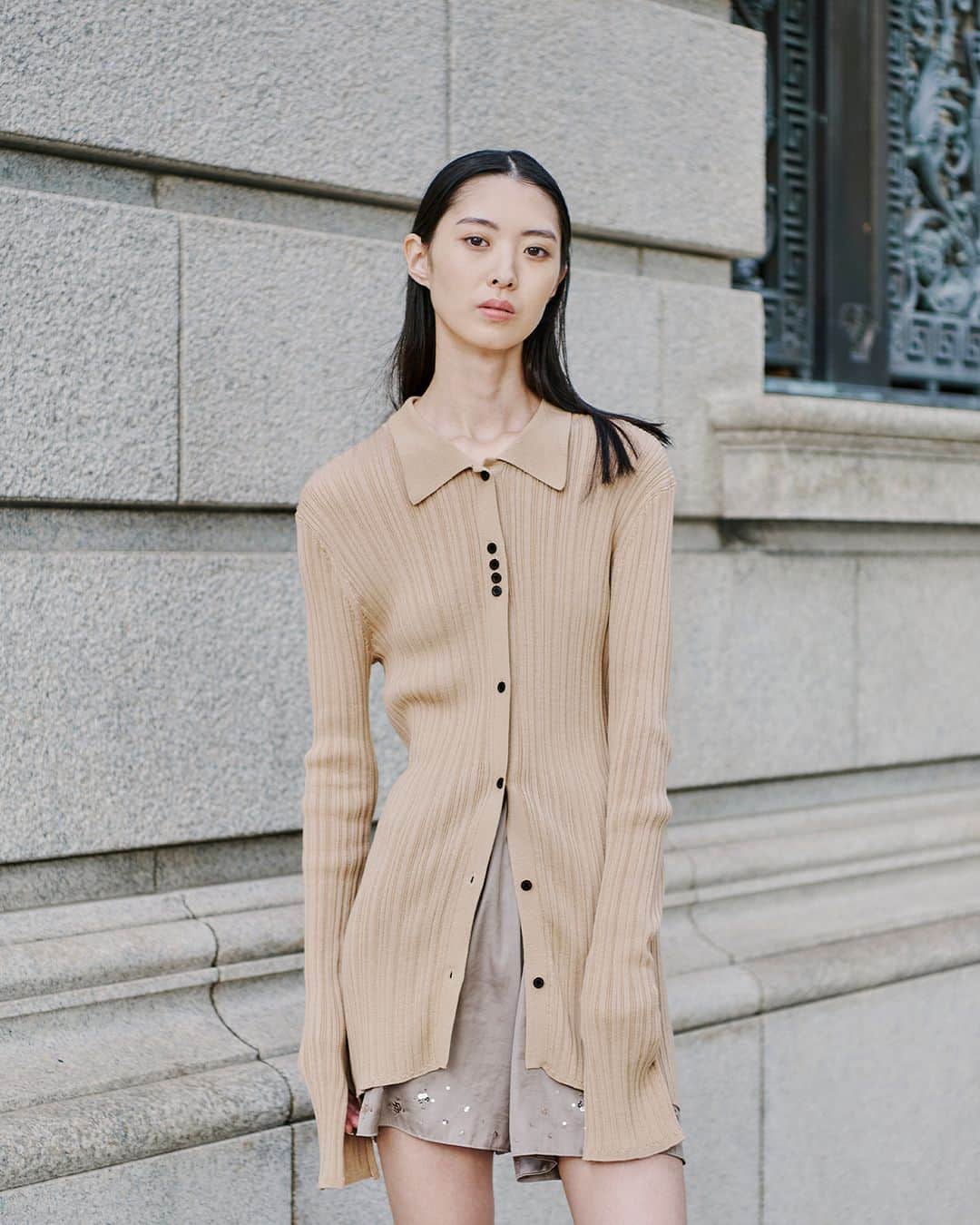 tiit tokyoのインスタグラム：「2023 fall winter collection random rib knit shirt / pink beige sequin petticoat / brown  #tiittokyo #AW23」